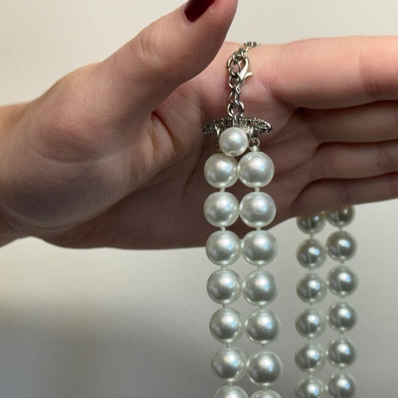 Double Strand of Costume Jewellery Pearls - Picture 5 of 7